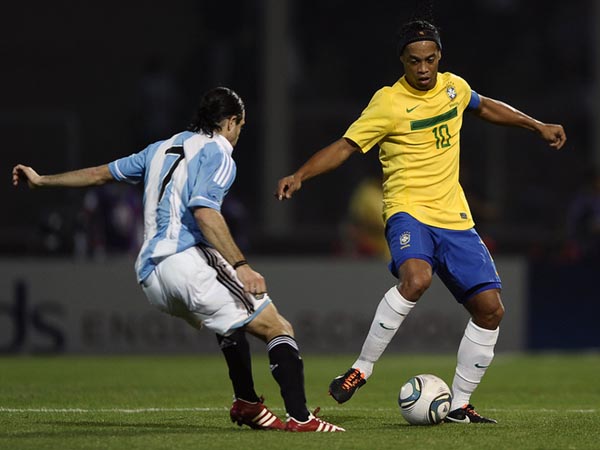  都灵德比激战九十分钟零封闷平收场  