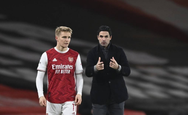  阿森纳零封狼队登顶积分榜首  