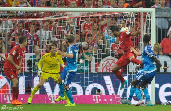  德甲揭幕战上演进球大战拜仁领先  