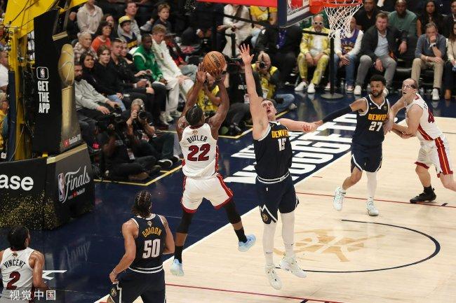  巴特勒末节15分热火加时险胜掘金  