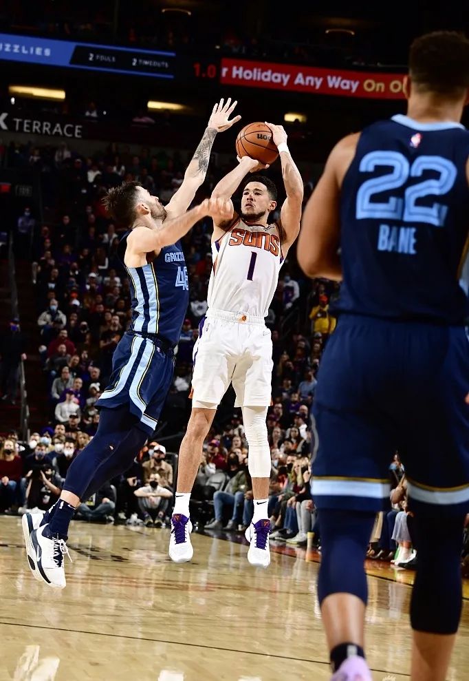  莫兰特暴扣绝杀灰熊险胜马刺